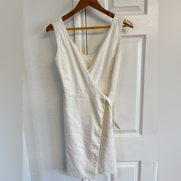 Wind Down Wrap Dress in Stretch Linen Size XS - Picture 1 of 5
